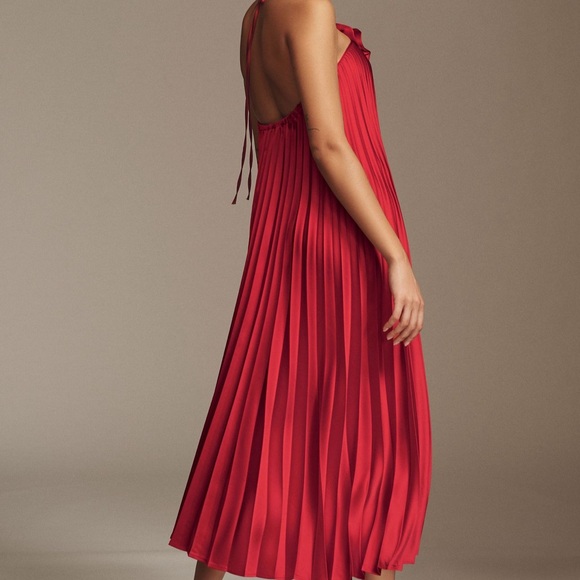 Elegant Red Pleated Dress - Picture 1 of 3